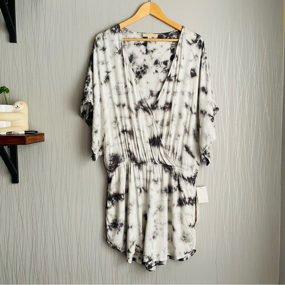 Green Envelope Kimono Sleeve Romper Women’s size XL - Picture 2 of 7